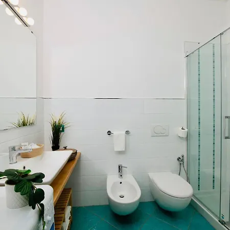 阿马尔菲公寓 *